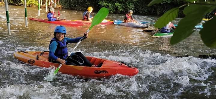 Enfant faisant du kayak oise